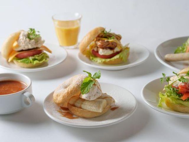 日替わりベーグルの洋食プレート朝食の画像