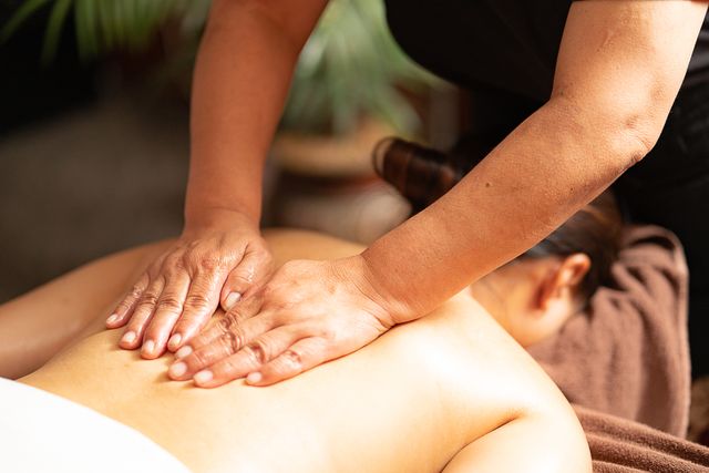 ホテル甘露の森 ハワイアンマッサージロミロミ【オイルリラクゼーション】