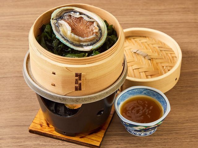 三朝温泉　三朝ロイヤルホテル あわびのせいろ蒸し（ロイヤルビュッフェプラン＜海＞）