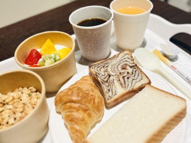 変なホテル福岡 博多 ラウンジ　無料朝食例