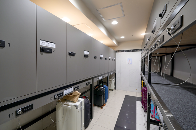 ホテル法華クラブ福岡 セルフクローク（ロビー）