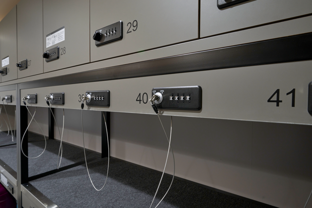 ホテル法華クラブ福岡 セルフクローク（ロビー）