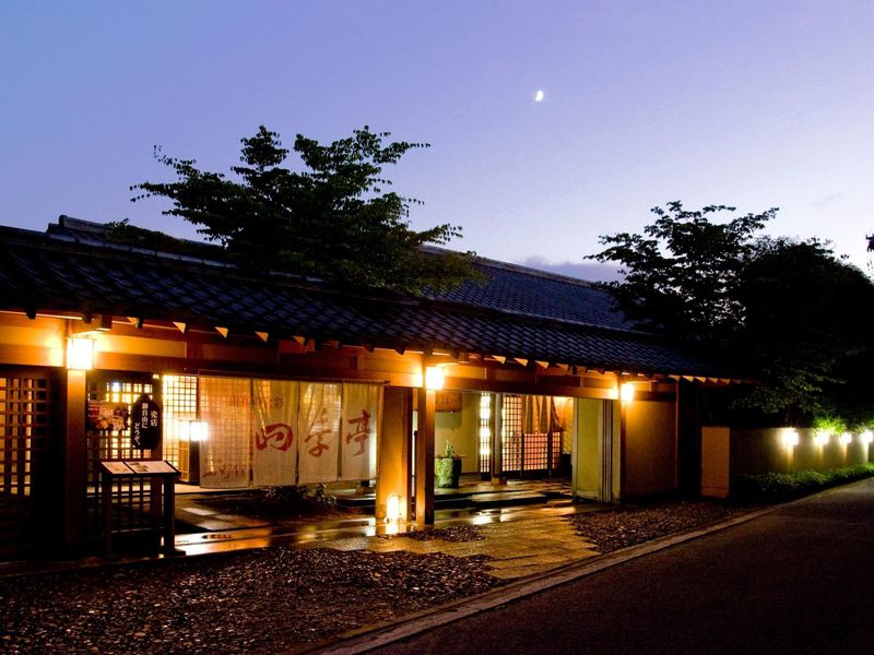 由布院温泉 湯布院 山灯館