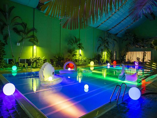 カヌチャベイホテル＆ヴィラズ 【レインフォレスト（ナイトプール）】19：00からは光と水が織りなすナイトプールに変身！