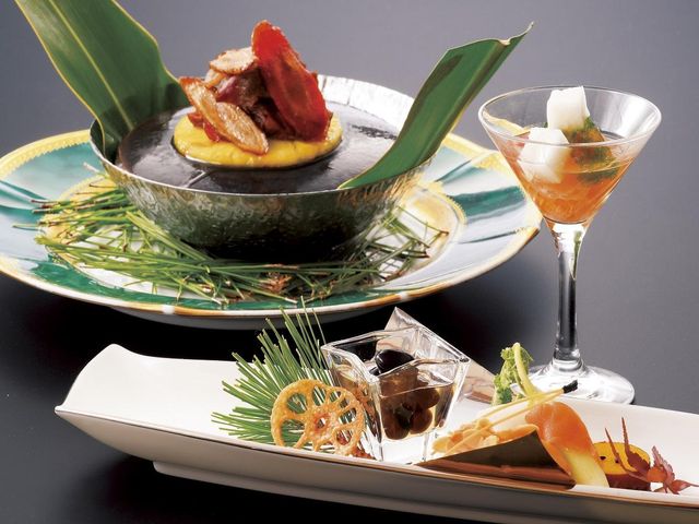 カヌチャベイホテル＆ヴィラズ 【和食】地元でとれた「旬」の野菜や魚、果物を、繊細かつ色鮮やかなひと皿に仕上げました