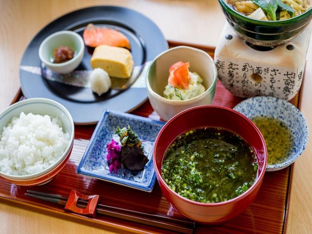 カヌチャベイホテル＆ヴィラズ 【和食／朝食】かまどで炊き上げる甘味のあるふっくらとしたお米と、板前達の技がちりばめられた和の朝食をお楽しみください