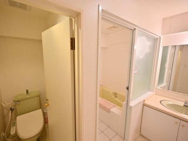 全部屋共通トイレとお風呂の画像